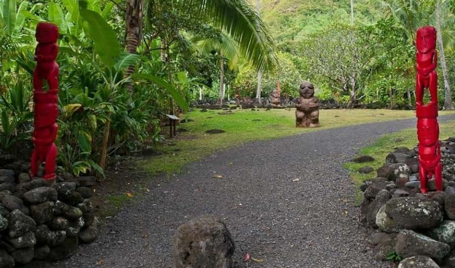 Tahiti: West and East Coast Island Tour with Waterfalls - The Grottos of Maraa bring shade and water