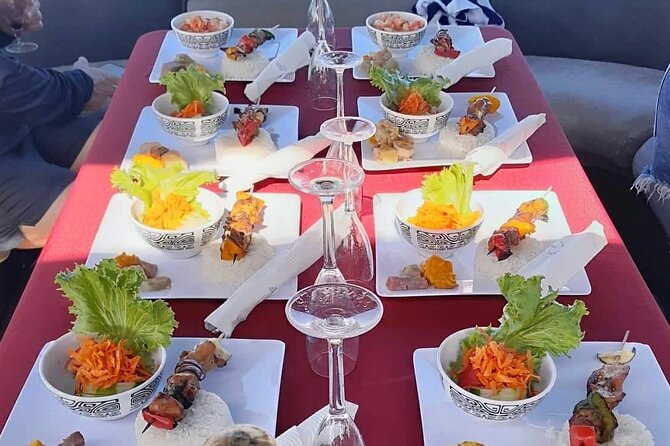Toa Boat Bora Bora Private Lagoon tour with Lunch on Entertainer Bar Boat - Who will enjoy this private Bora Bora tour?