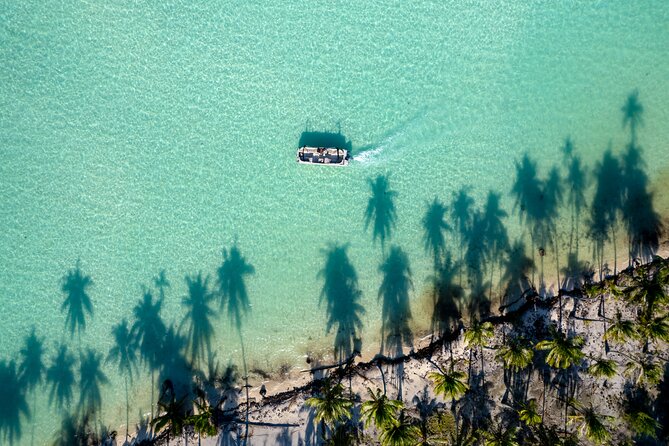 Toa Boat Bora Bora Private Lagoon tour with Lunch On Majestic Pontoon Boat - A Vaiana lunch served on the water