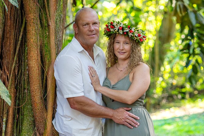 Unique photo shoot in the heart DE Moorea: Beach & mountain combo - The personal service behind the camera