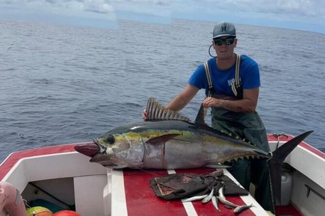 Wholesale Fishing in Poti Marara at Tahiti Teahupoo Peninsula - Who will enjoy this most?